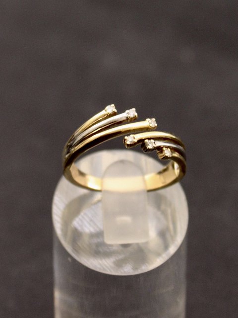 14 carat gold ring with 6 diamonds