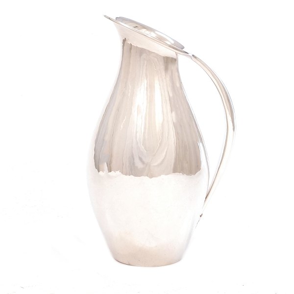 Johan Rohde for Georg Jensen sterlingsilver pitcher #432A. H: 23cm. W: 558gr