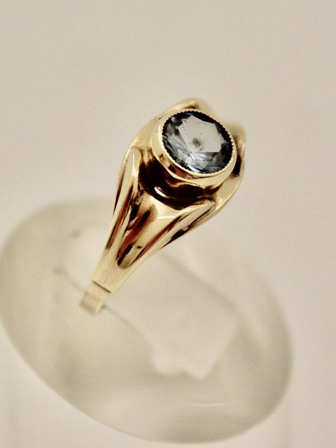 8 carat gold ring size 52-53 with aquamarine